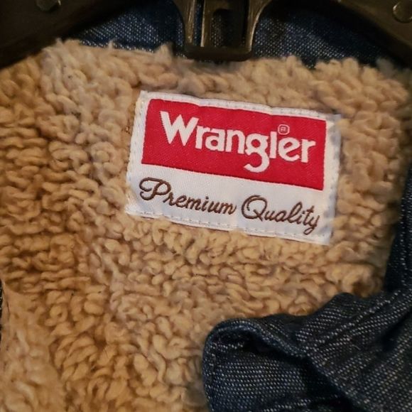 Wrangler Authentics Sherpa Lined Denim Shirt - Picture 4 of 5